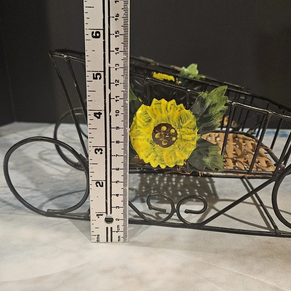 Farmhouse Sunflower Metal Wire Basket Set (2) Rustic Wicker Insert Country Decor